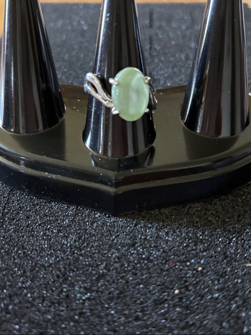 Silver Tone Green Oval Center Ring Size 7.5 NWOT